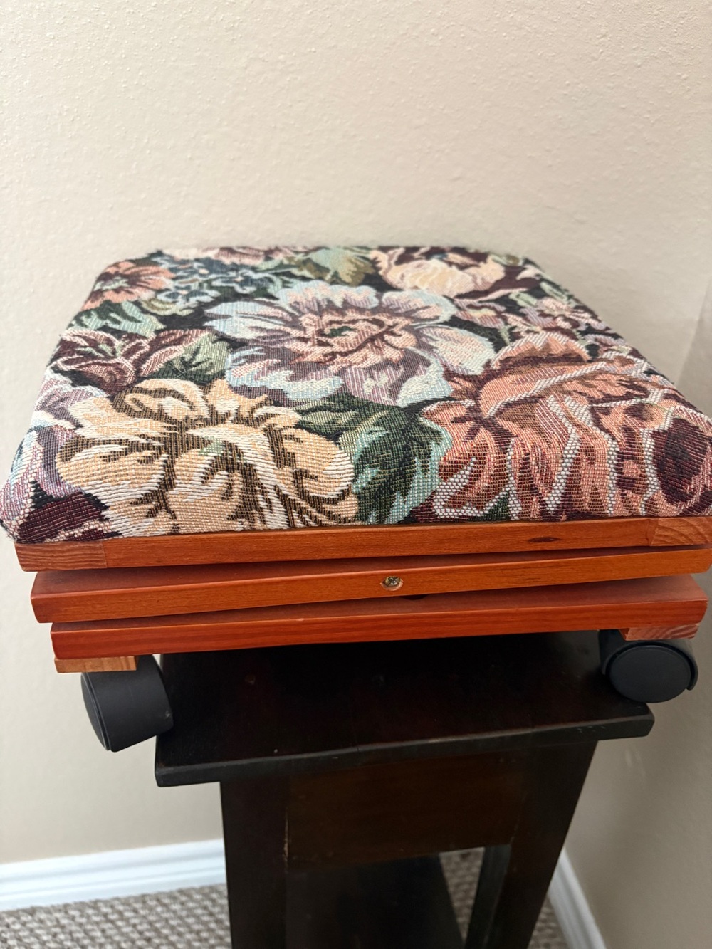 Footrest Collapsible/Foldable Tapestry Pattern Wooden Frame